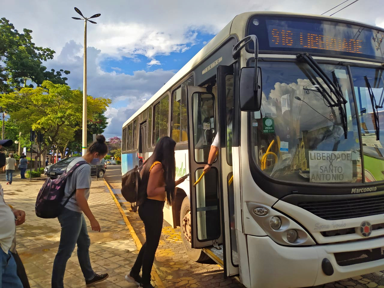 Câmara de Itabirito recorre da decisão que retira gratuidade de transporte para idosos de 60 a 64 anos